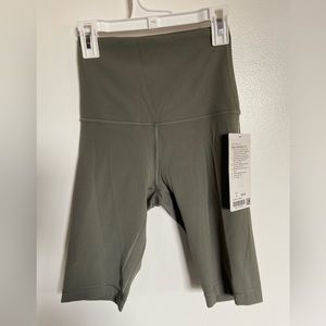 New with tags lululemon women’s shorts size 4